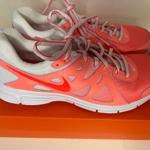 *NEW* Nike Revolution2 Premium - Woman’s Sneakers *Coral* SIZE 8